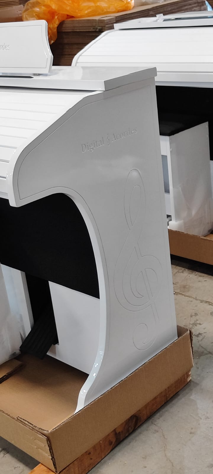 ÓRGÃO DIGITAL ACORDES AC 400 BRANCO BRILHO